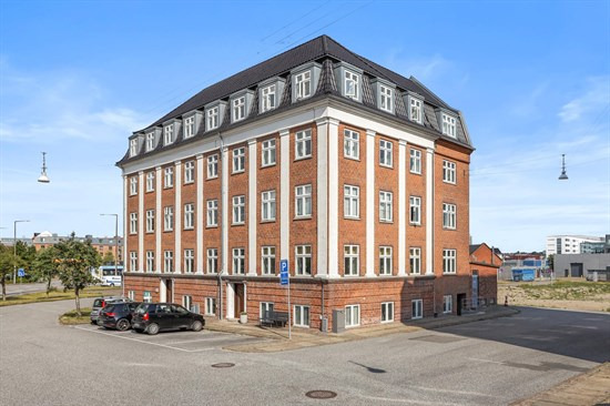 Mulighedsrig 2-værelses med central beliggenhed – perfekt håndværkertilbud