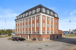 Mulighedsrig 2-værelses med central beliggenhed – perfekt håndværkertilbud