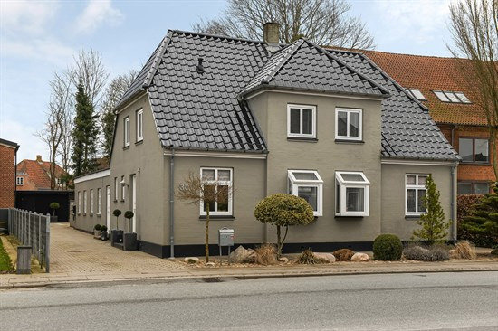 Banegårdsvej 30 og 4 andre boliger er kommet til salg denne uge i Grindsted - se boligerne her.