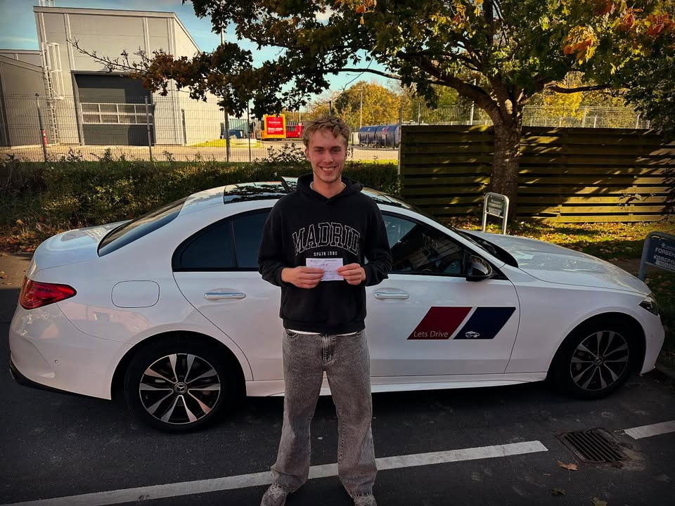 Lets Drive ønsker Gustav tillykke med kørekortet