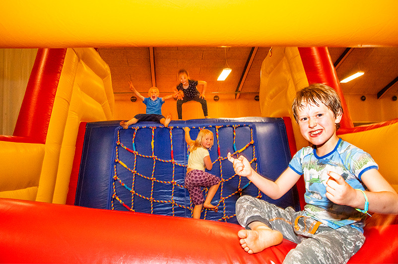 Oplev bevægelse og indsigt på Samsø: Shake the Dust og temaoplæg om ADHD