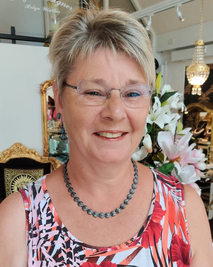 Smykkedesigner Helga Winther genskaber smykker for at holde minderne i live