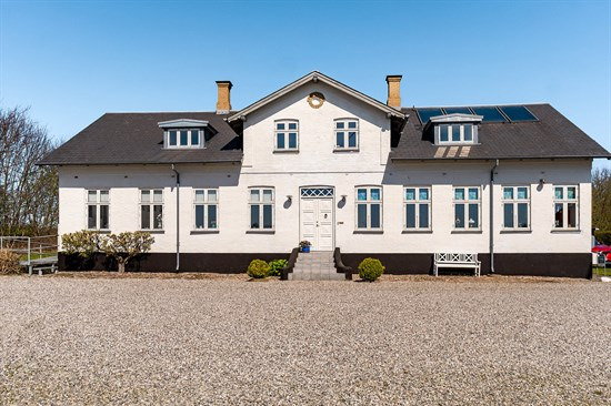 Ronæsbrovej 12 og 4 andre boliger er kommet til salg denne uge i Nørre Aaby - se boligerne her.