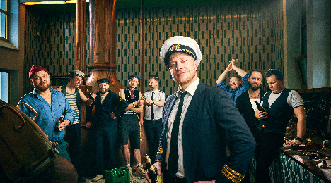 Sømændene bringer festlig stemning til Rønne