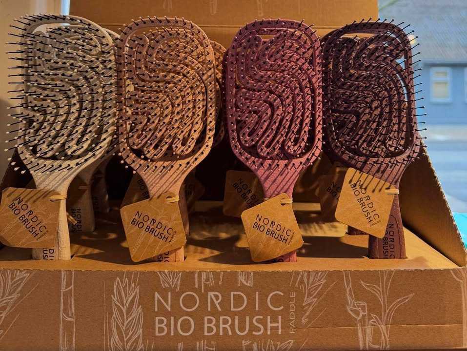 Combi Frisøren lancerer adventskonkurrence: Vær med og vind en hårbørste fra Nordic Bio Brush