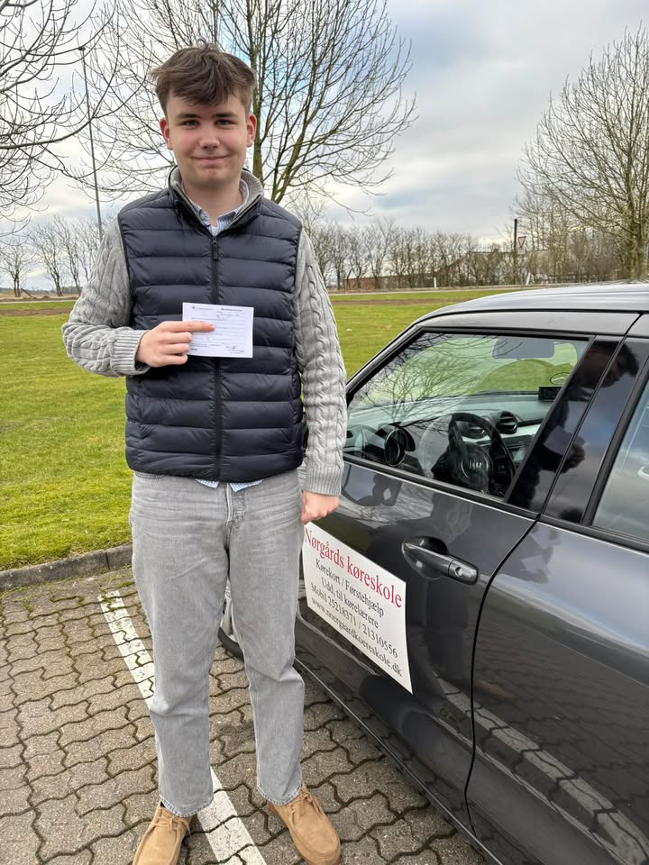 Nørgaards Køreskole fejrer endnu en bestået elev fra Kaas 