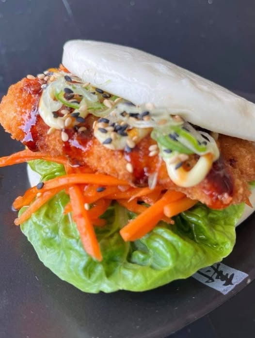 Risskov Sushi ApS præsenterer månedens bao med crispy laks tempura