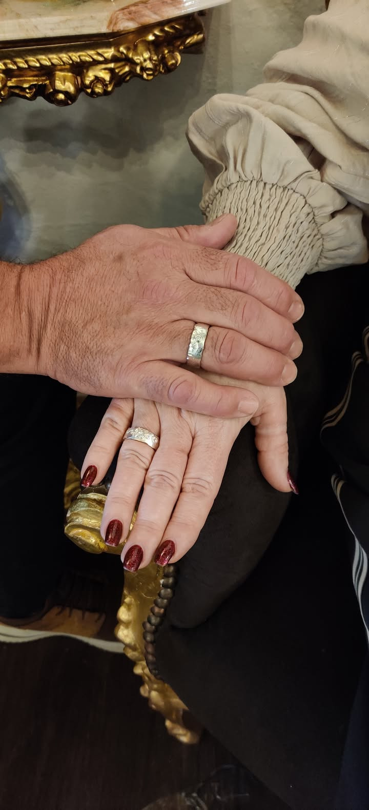 Smykkedesigner Helga Winther præsenterer unikke vielsesringe med personlig historie