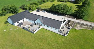 Home Brønderslev fremhæver velholdt ejendom i naturskønne omgivelser