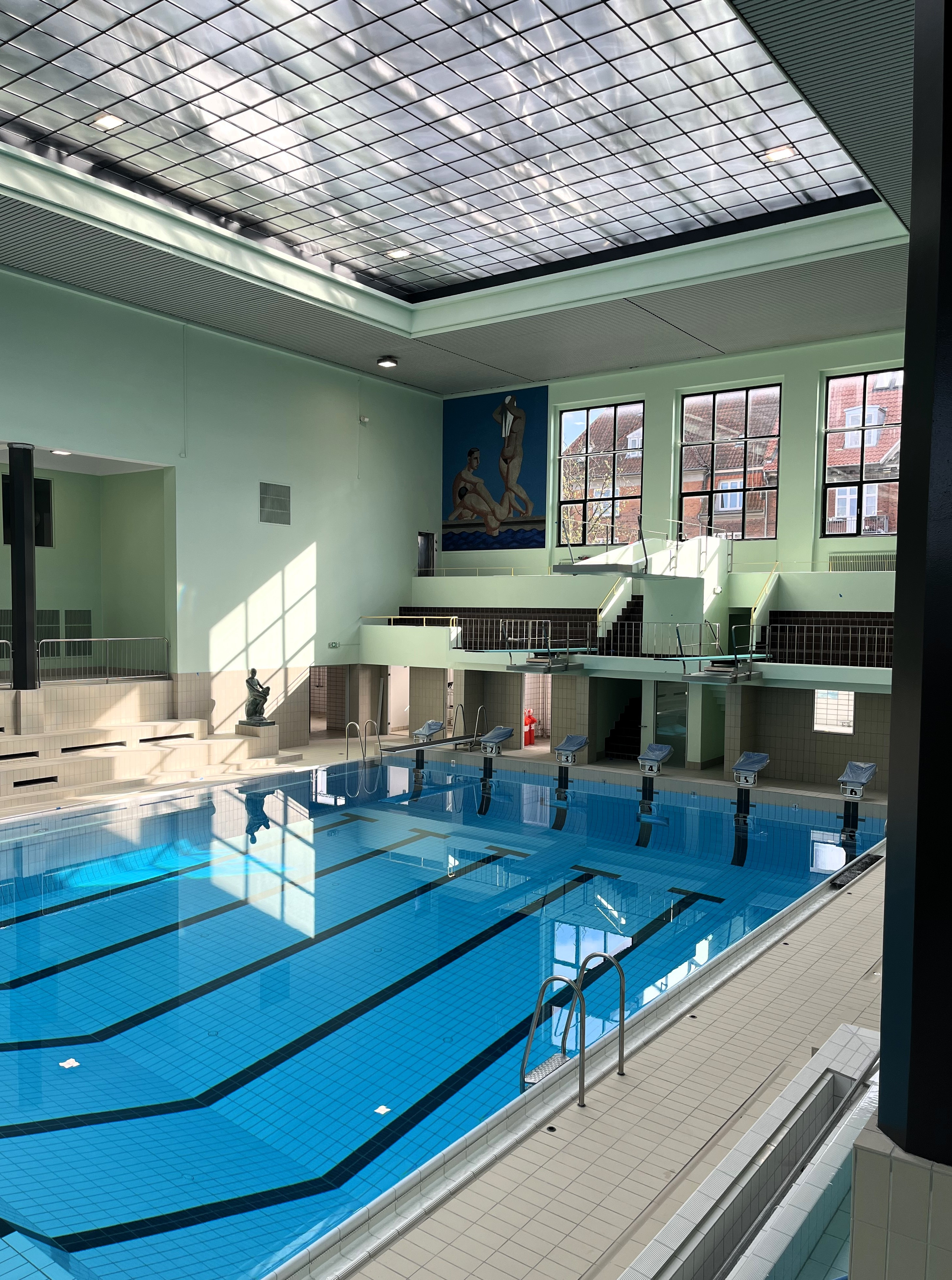 Frederiksberg Svømmehal genåbner i topmoderne form efter storstilet renovering