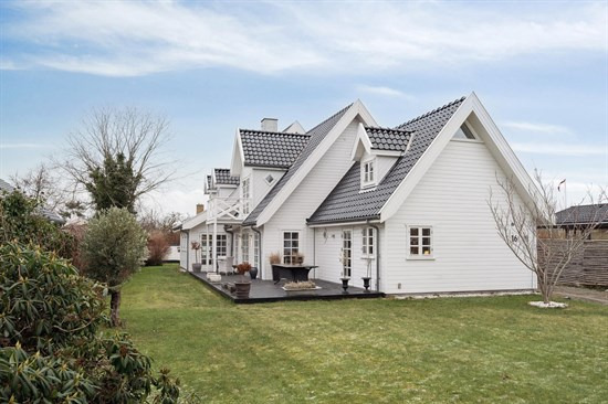 Ndr Strandvej 16 og 1 anden boliger er kommet til salg denne uge i Dragør - se boligerne her.