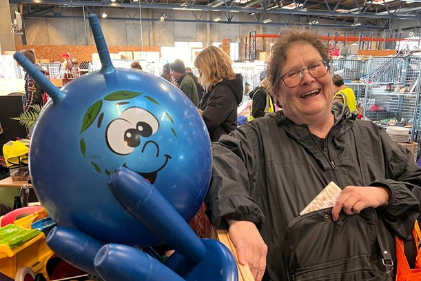 Kom med til lagersalg: Billigt genbrug i tonsvis