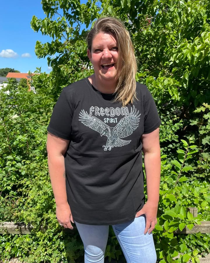 Only Curves præsenterer ny t-shirt fra Only Carmakoma til 179,95