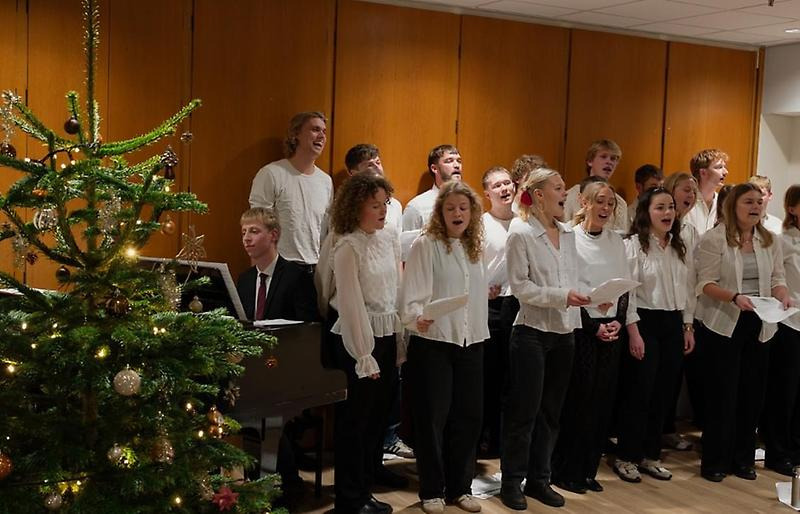 Syng julen ind med ungdomskoret Petrikor i Ry