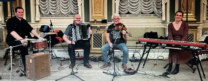 Dobbeltbal 2024: En aften med tradition og ung kreativitet