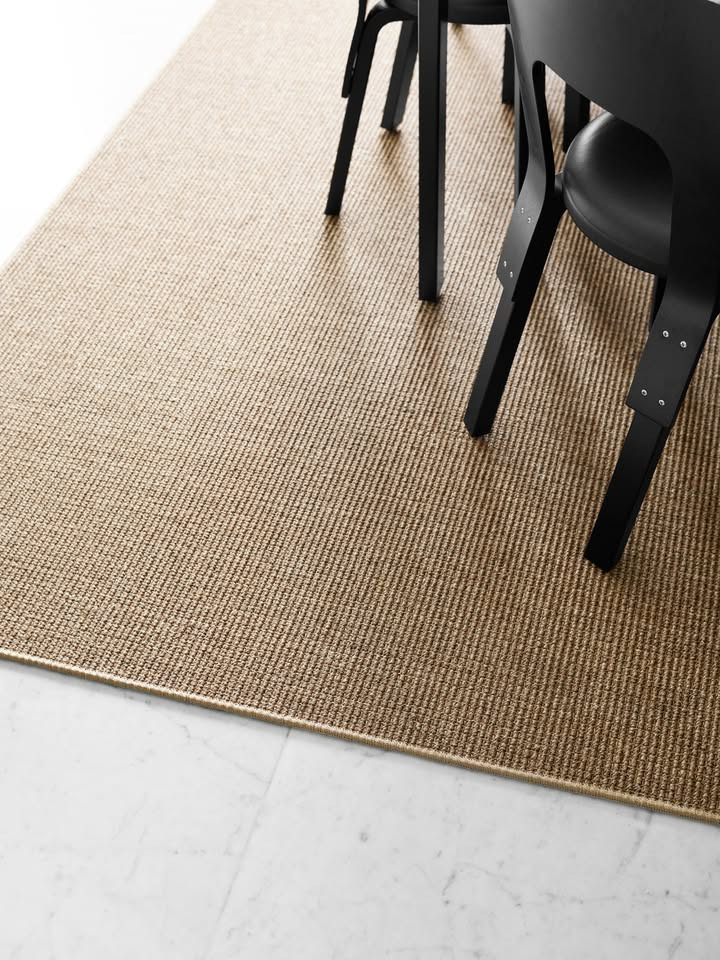 Hoka Tæpper & Gulve ApS tilbyder professionel kantsyning for et holdbart tæppe