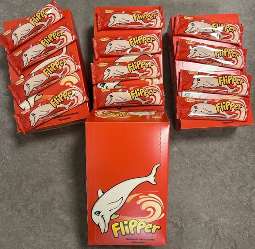 SPAR Visse sælger kasser med 24 Cloetta skumdelfiner til 89,95 kr.