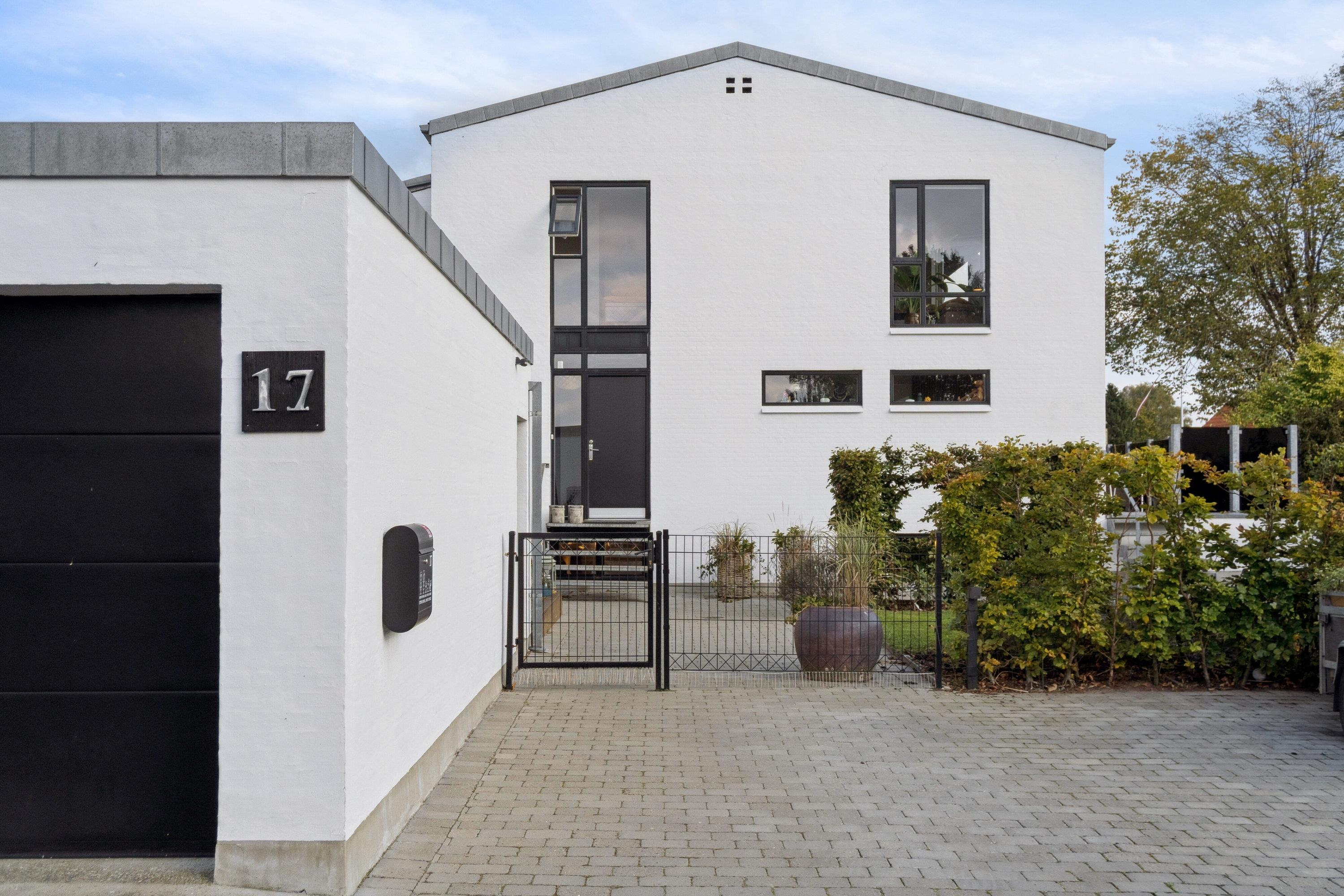 Eksklusiv, rummelig og indflytningsklar villa i Sydbyen - Kort afstand til Lyngsø