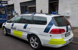 Høj musik til gene i lejlighedskompleks