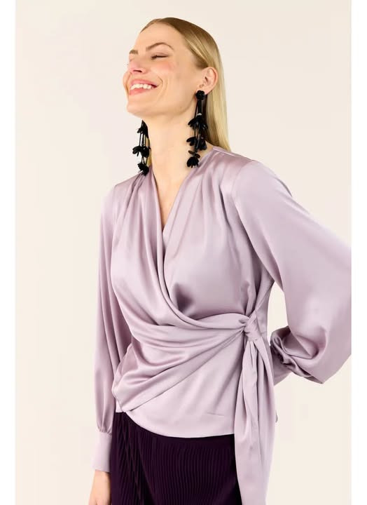 Skott Aalborg præsenterer elegant bluse fra Molly Jo