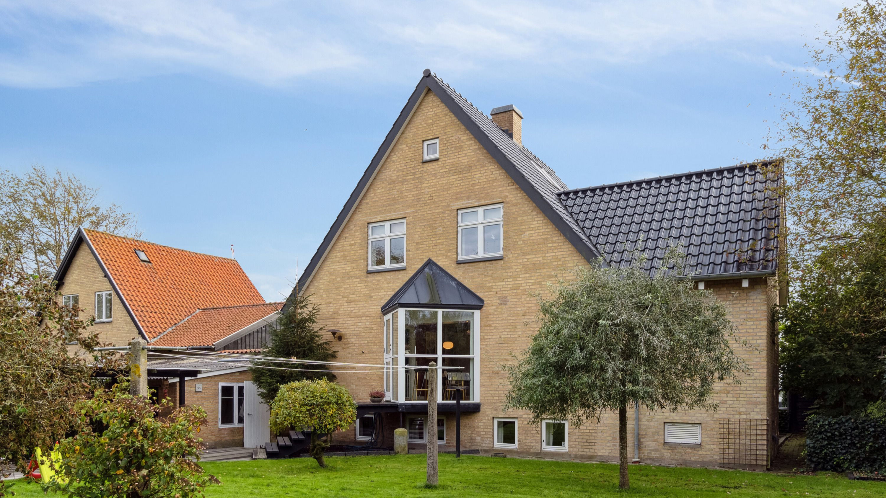 Til salg hos danbolig Hjørring: Charmerende Svanelundsvilla med moderne indretning