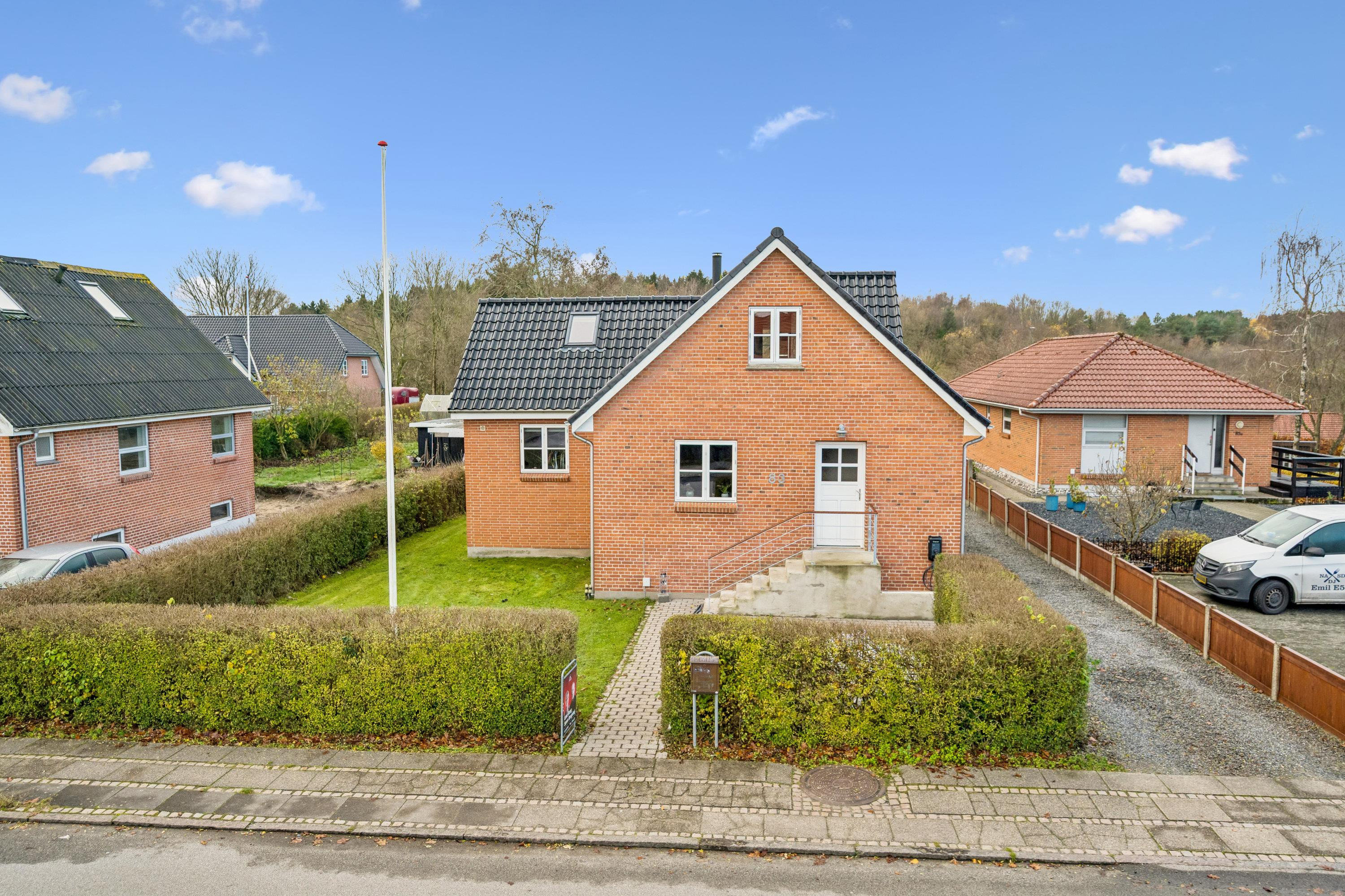 Gl Kongevej 83 og 1 anden boliger er kommet til salg denne uge i Engesvang - se boligerne her.