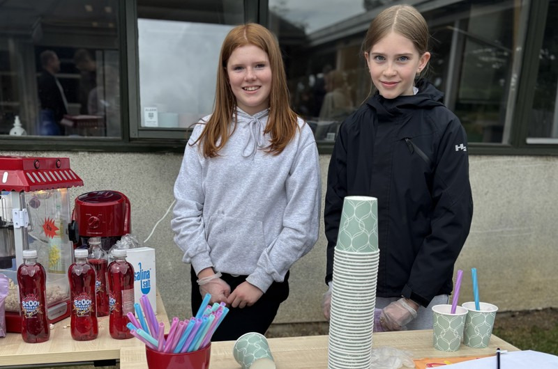 Femteklasser tjente overskud og lærte om iværksætteri på kreativ markedsdag