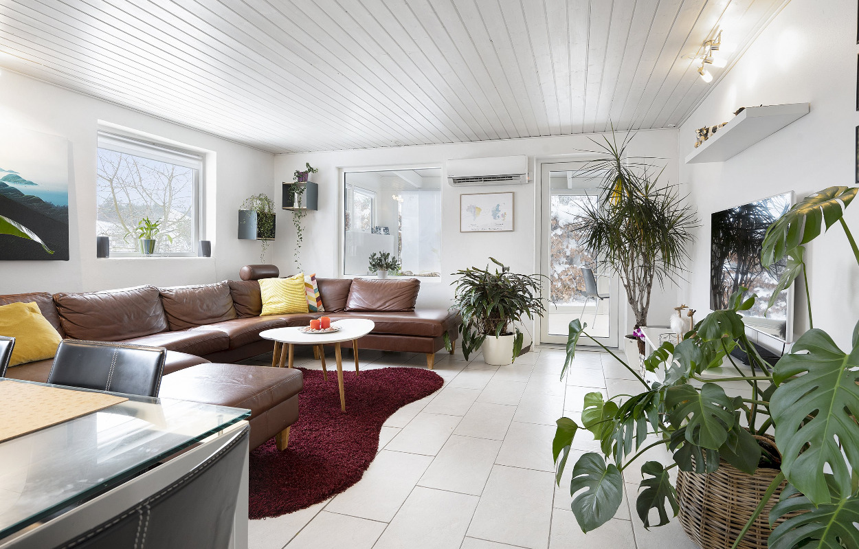 Kom til Åbent Hus på flot villa med velanlagt have i naturrige omgivelser