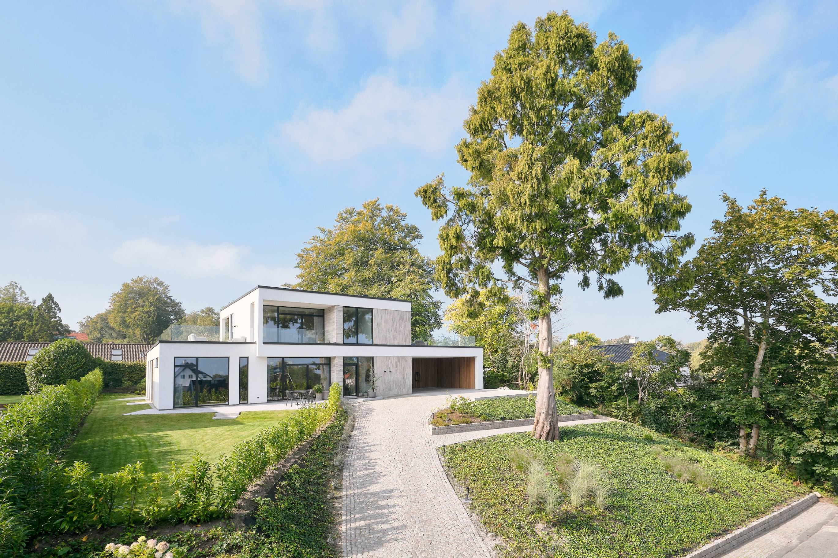 Luksusbolig netop kommet til salg i Højbjerg: Se hvad du skal smide for Højbjergs dyreste adresser her