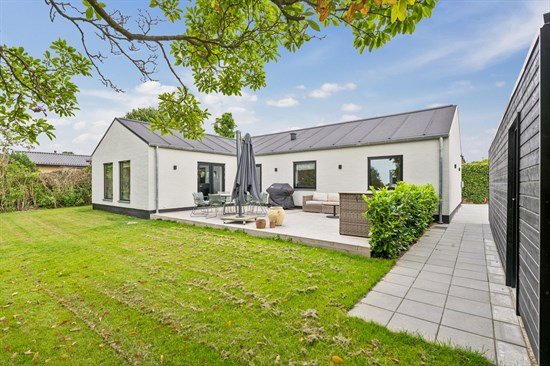 Hinbjerg 13 og 1 anden boliger er kommet til salg denne uge i Karlslunde - se boligerne her.