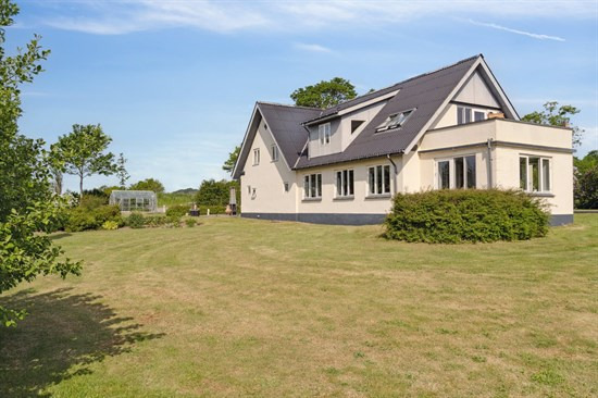 Top 6 over dyreste boliger til salg i Ulstrup. Priser op til 3.695.000 kr