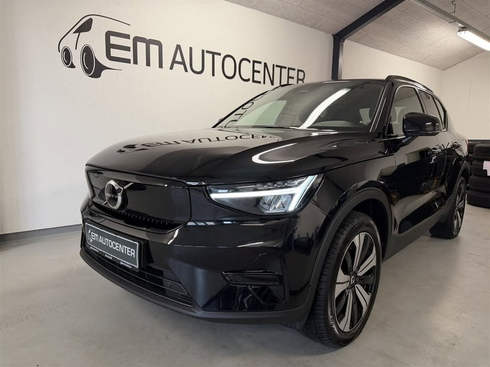 EM AUTOCENTER ApS viser en Volvo XC40