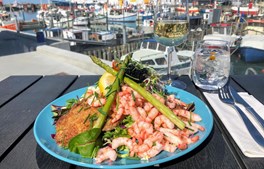 Et stjerneskud af en havnecafé finder du i Hirtshals