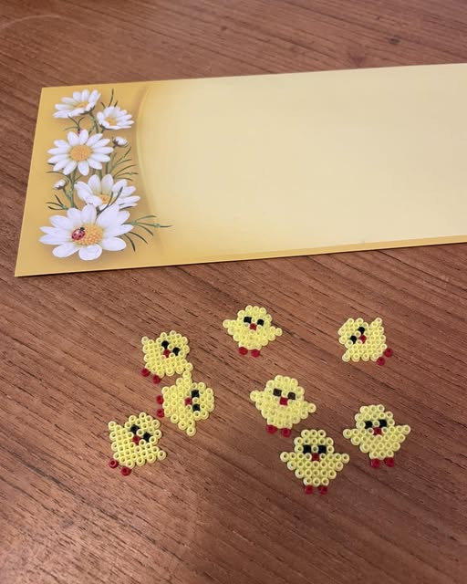 Kyllinger af Hama perler spreder påskestemning hos Craftdesign