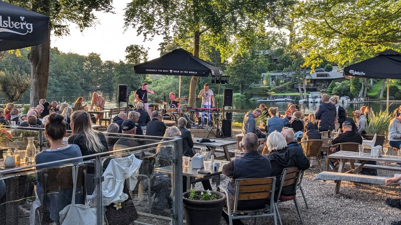 Pinsekoncert ved søen: Claus Hassing og Rune Thorhauge live hos Skyttehusets Outdoor Camp