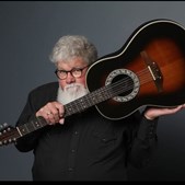 Café Tidslös inviterer til live musik og hygge med Ernie