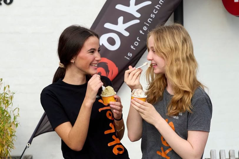 Okkels inviterer til is, shake eller kaffe i Risskovs hyggeligste iscafe