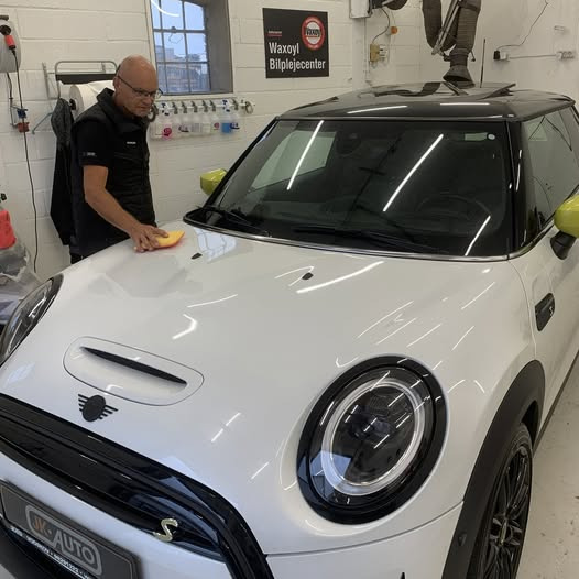 JK Auto ApS tilbyder professionel lakforsegling med WAXOYL fra 2.500 kr.