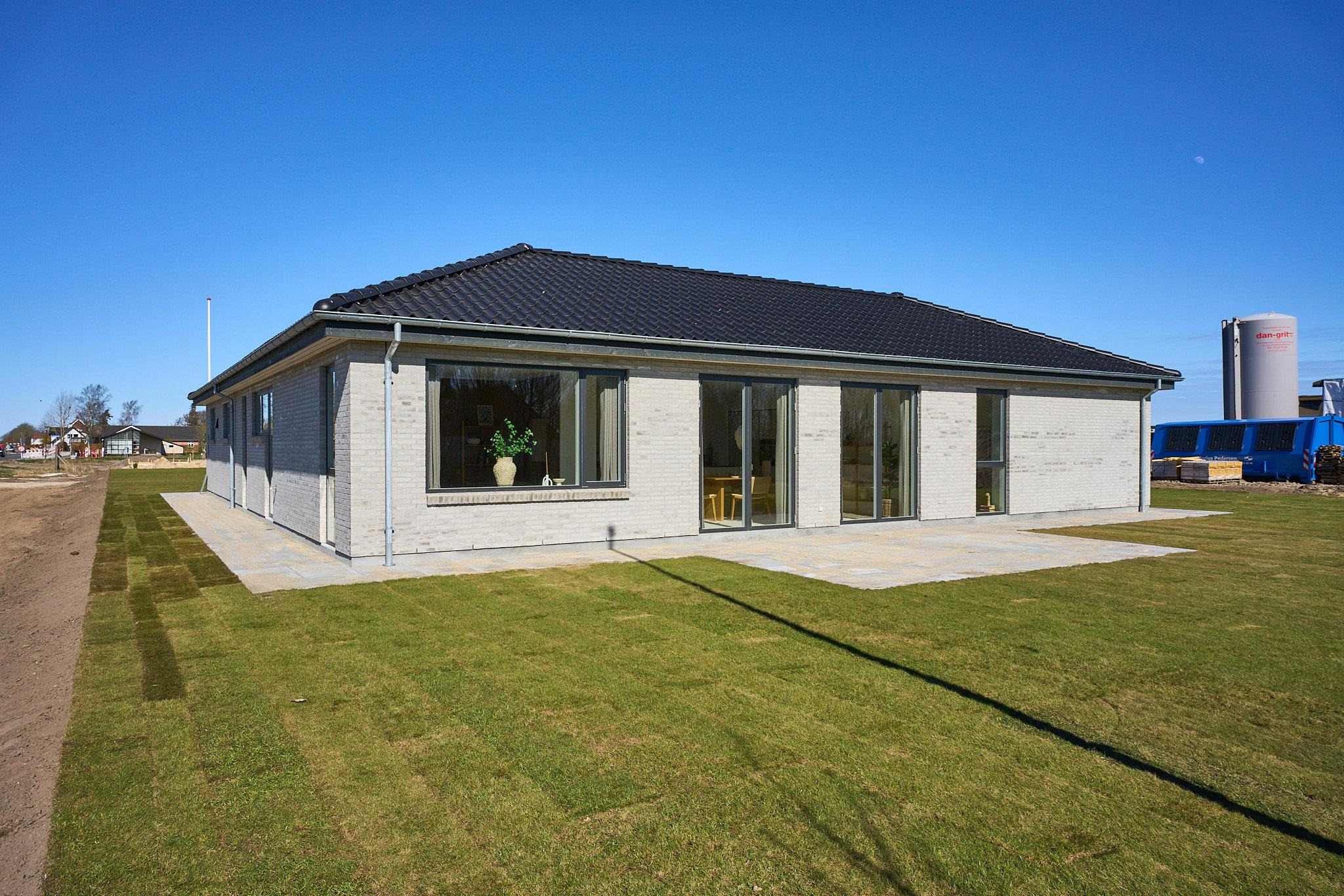 Moderne familievilla fra 2025 med attraktiv beliggenhed i Aabybro