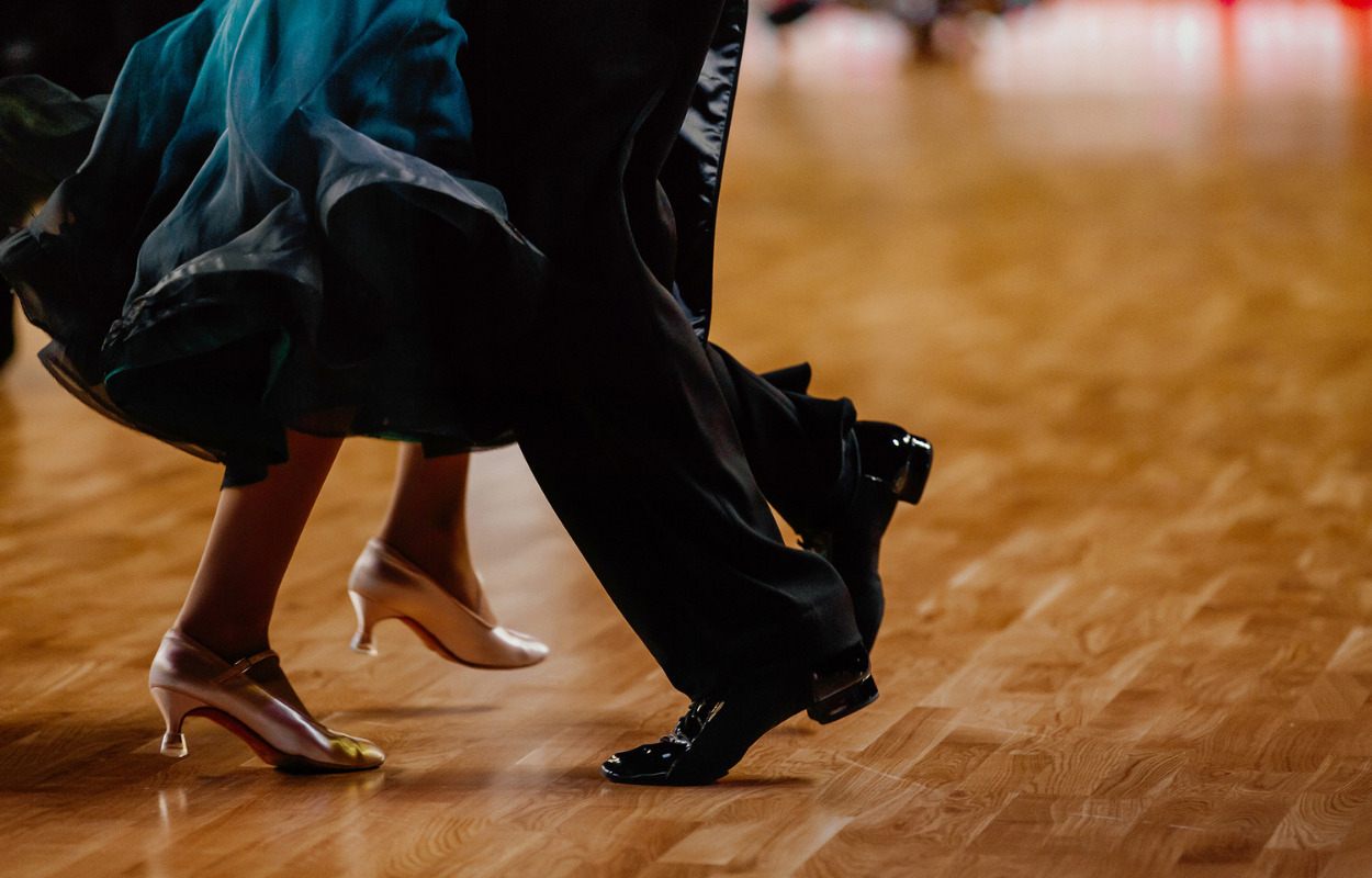 En aften for hjerne, fødder og lattermusklen