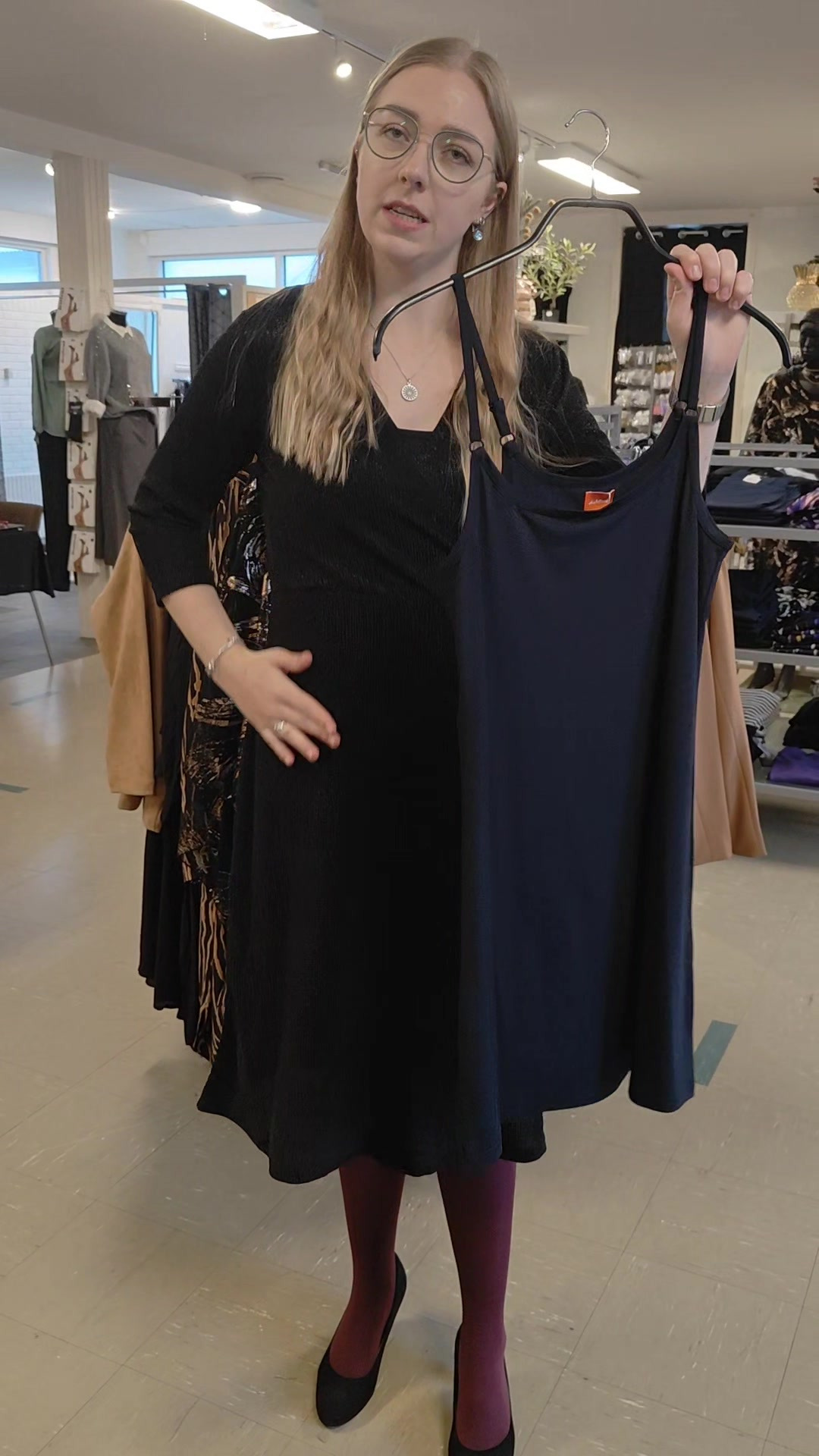 Elins Butik præsenterer glimmer kjole og tilbehør til årets festligheder