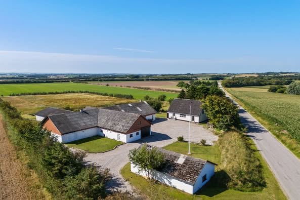 Charmerende landsted til salg: Muligheder tæt på Fjerritslev