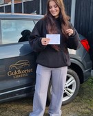 Ida fik sit kørekort hos Guldkortet ApS efter veloverstået prøve