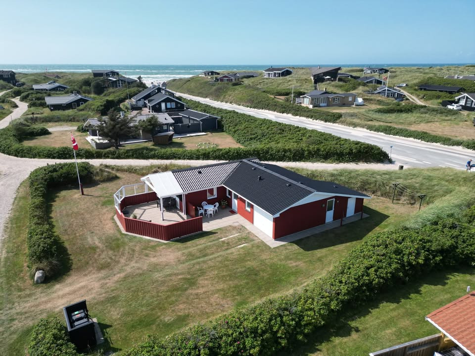 Home Brønderslev præsenterer velholdt sommerhus i Løkken tæt på vandet