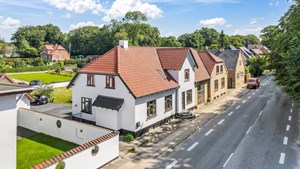 Unikt byhus i Skørping med New Yorker-stil og central beliggenhed