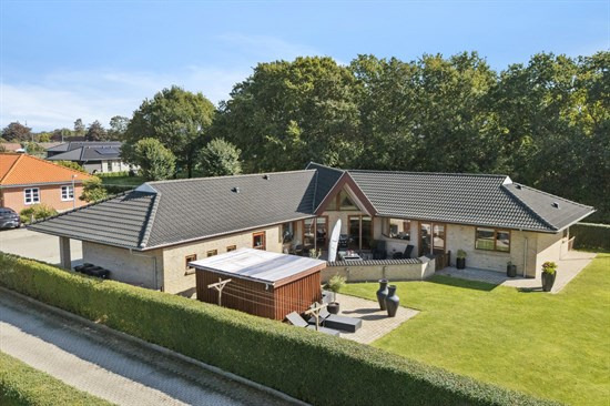 Netop kommet til salg: Nylands Allé 1 en af Fårvangs dyreste adresser