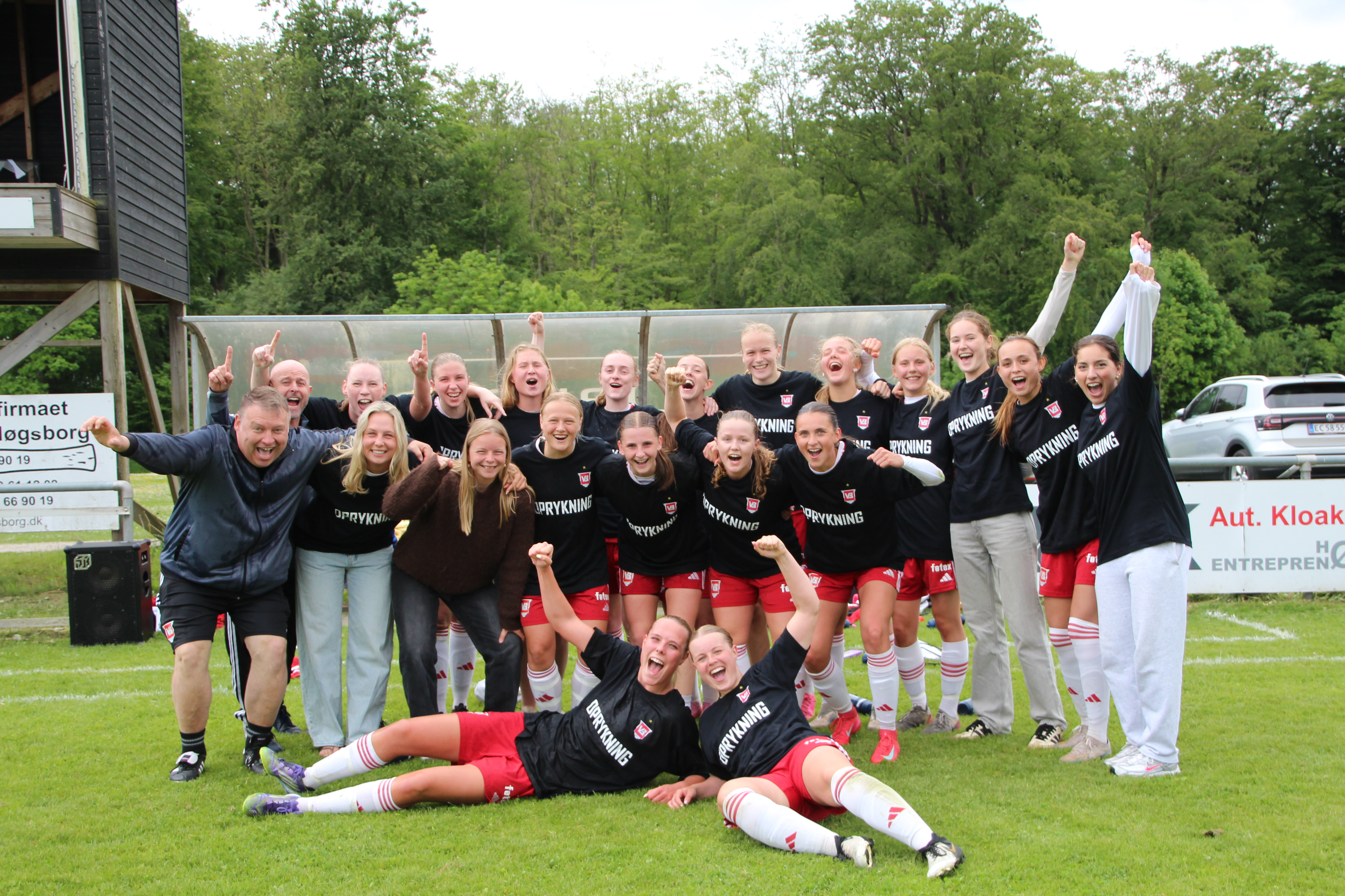 Historisk dag for Vejle Boldklub Kvinder: sikrer oprykning med sejr over ASA Aarhus