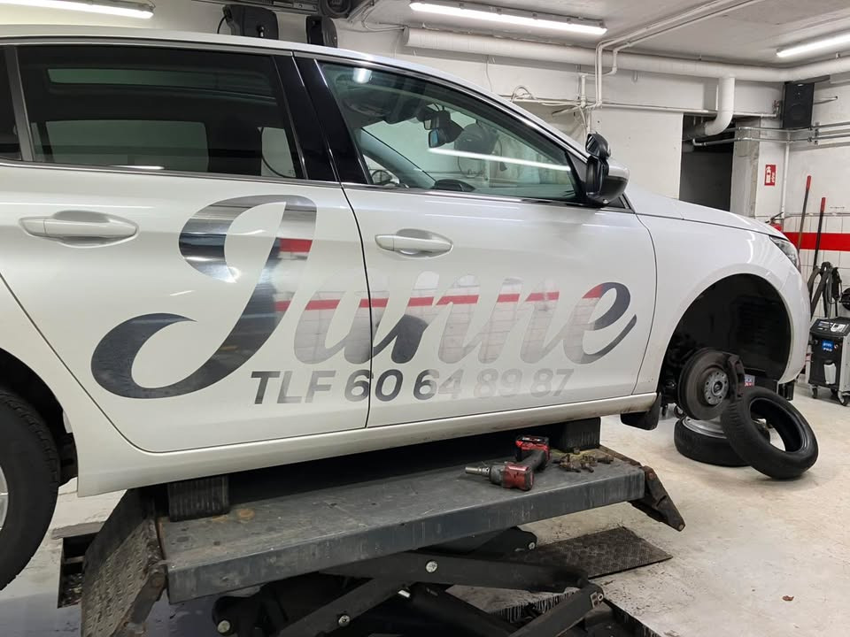 Centrum Auto: Værkstedsindehaver springer tidligt ud af sengen – hvad skal han bruge dagen på?