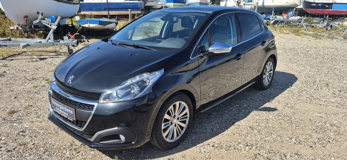 Farvergårdens Autoservice tilbyder veludstyret Peugeot 208 med op til 33 km/l