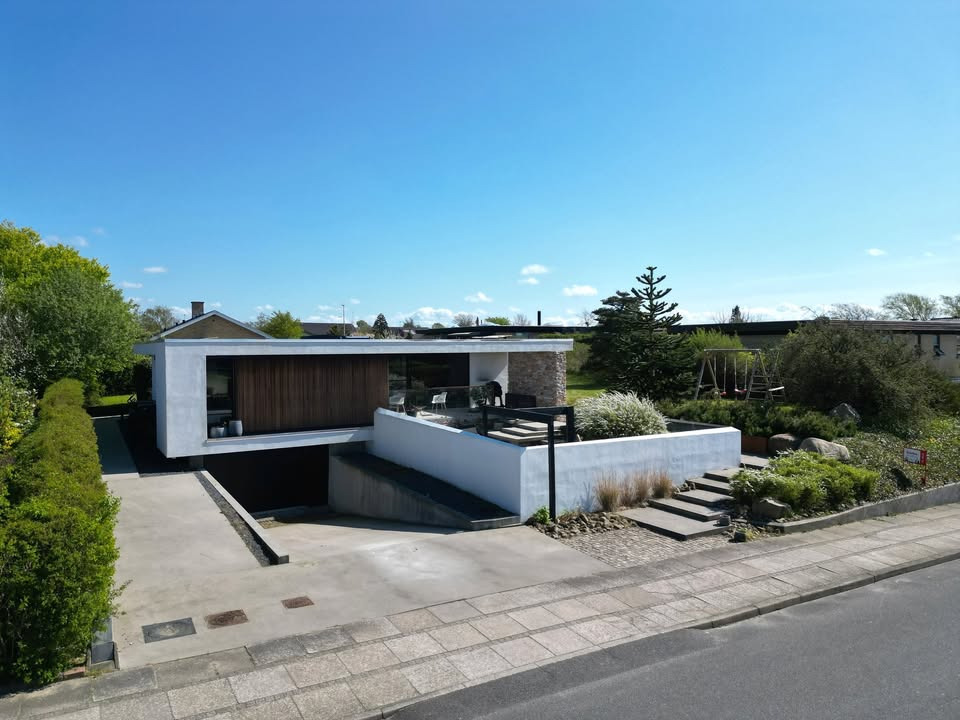 Nye billeder af Frederiksgade 98 i Brønderslev Nordby fra home Brønderslev